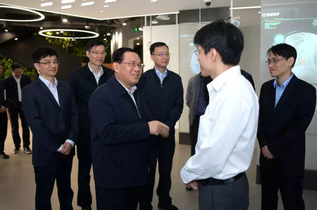 （李強書記對智能醫療興趣濃厚，詢問依圖技術在滬落地情況）